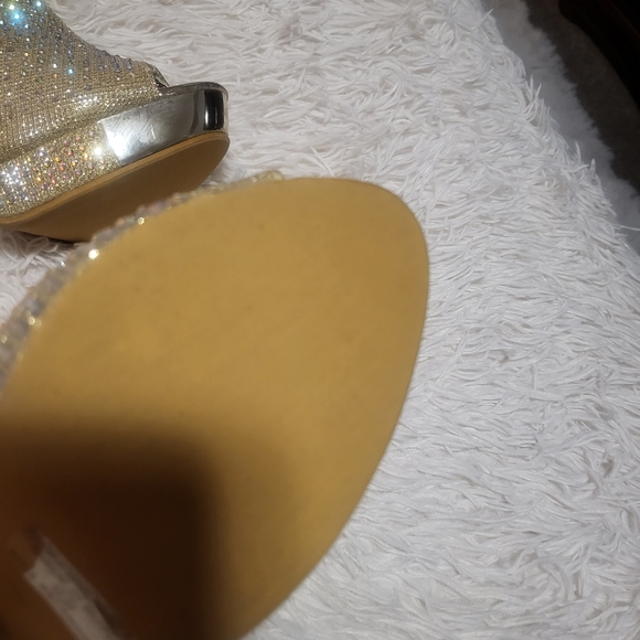 Stilettos - Picture 4 of 8